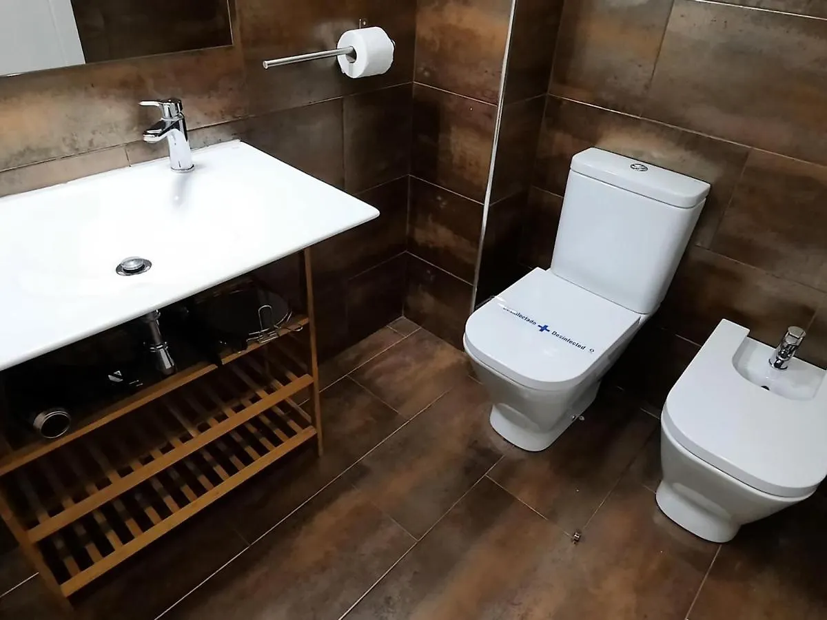 Encantador Apartamento Con Terraza En Llanca - Es-170-74 شقة