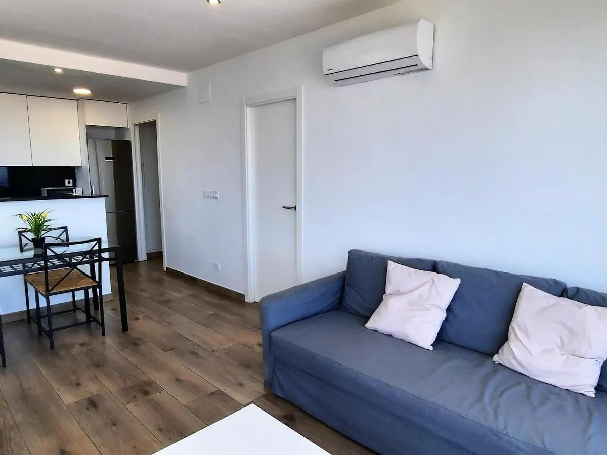 Encantador Apartamento Con Terraza En Llanca - Es-170-74